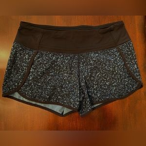 Lululemon blue/black pattern short sz 6 4” inseam